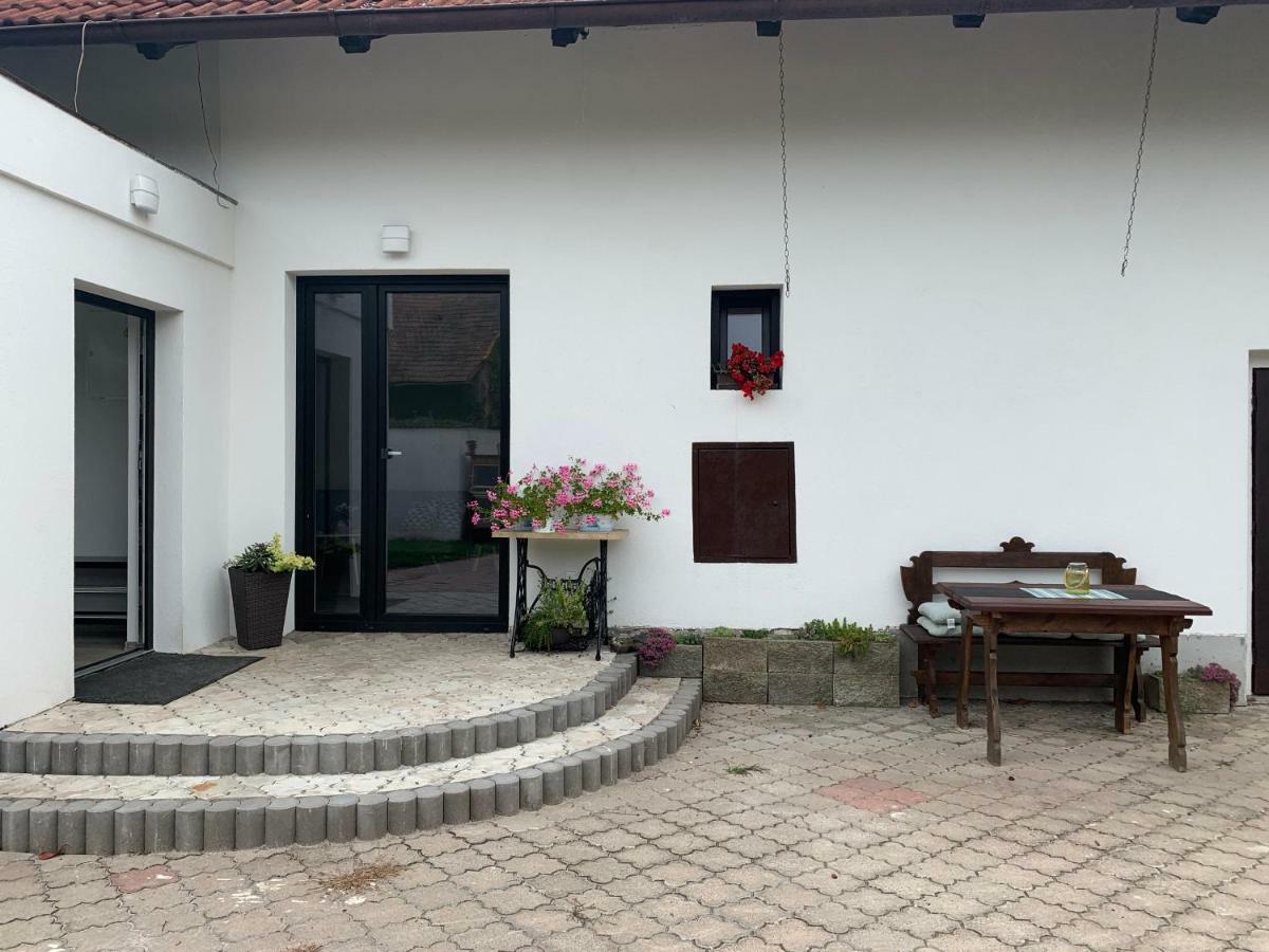 Tolarova Apartman Pardubice Luaran gambar